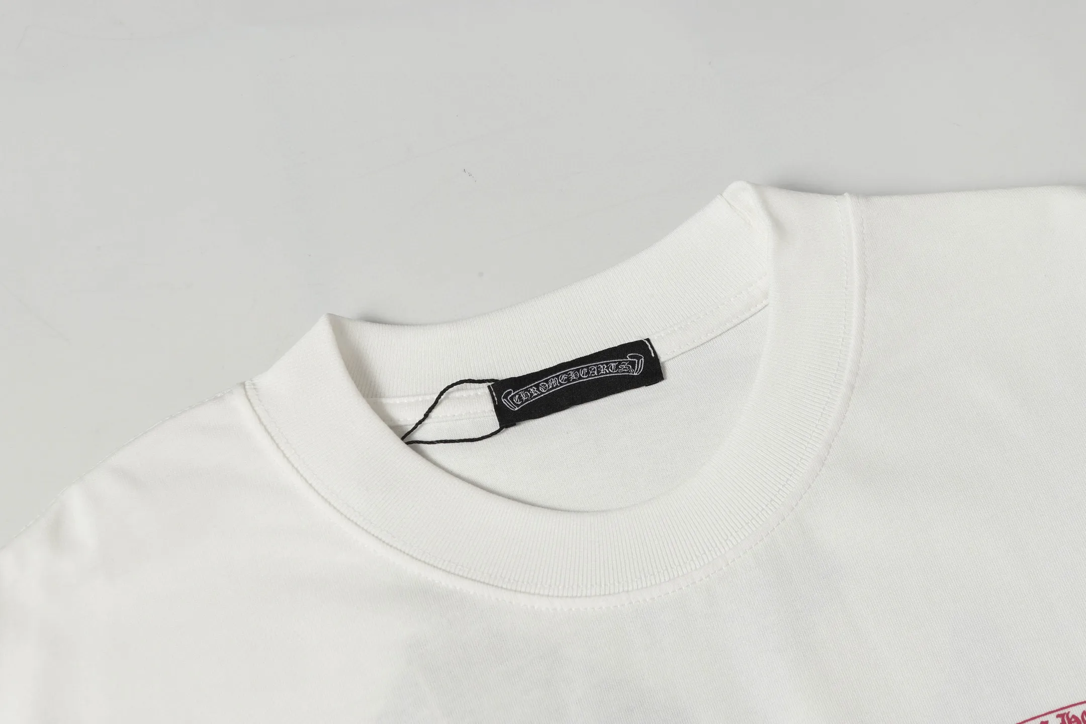 🅿️170 Chrome hearte/Chrome heart ch 25ss early spring Sanskrit horseshoe print short-sleeved T-shirt. A must-have item for daily commuting for men and women in light luxury. The correct version is welcome to compare. Detailed features: ·280g 100% cotton double yarn jersey fabric. ·Custom-dyed in the same cylinder, special thickened 32 pieces double-strand 1x1 thread. ·Double-needle cross-stitch technology. ·Original main mark washed tag. Color: black white. Size: XS-L